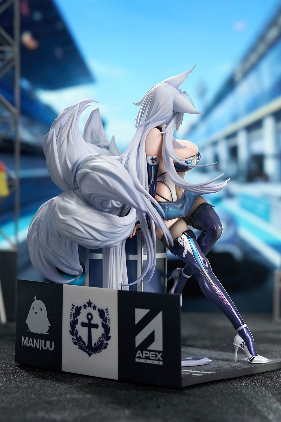 アズールレーン 信濃 寝待の銀輿Ver.  LEDアクリル展示ケース付きスペシャル版